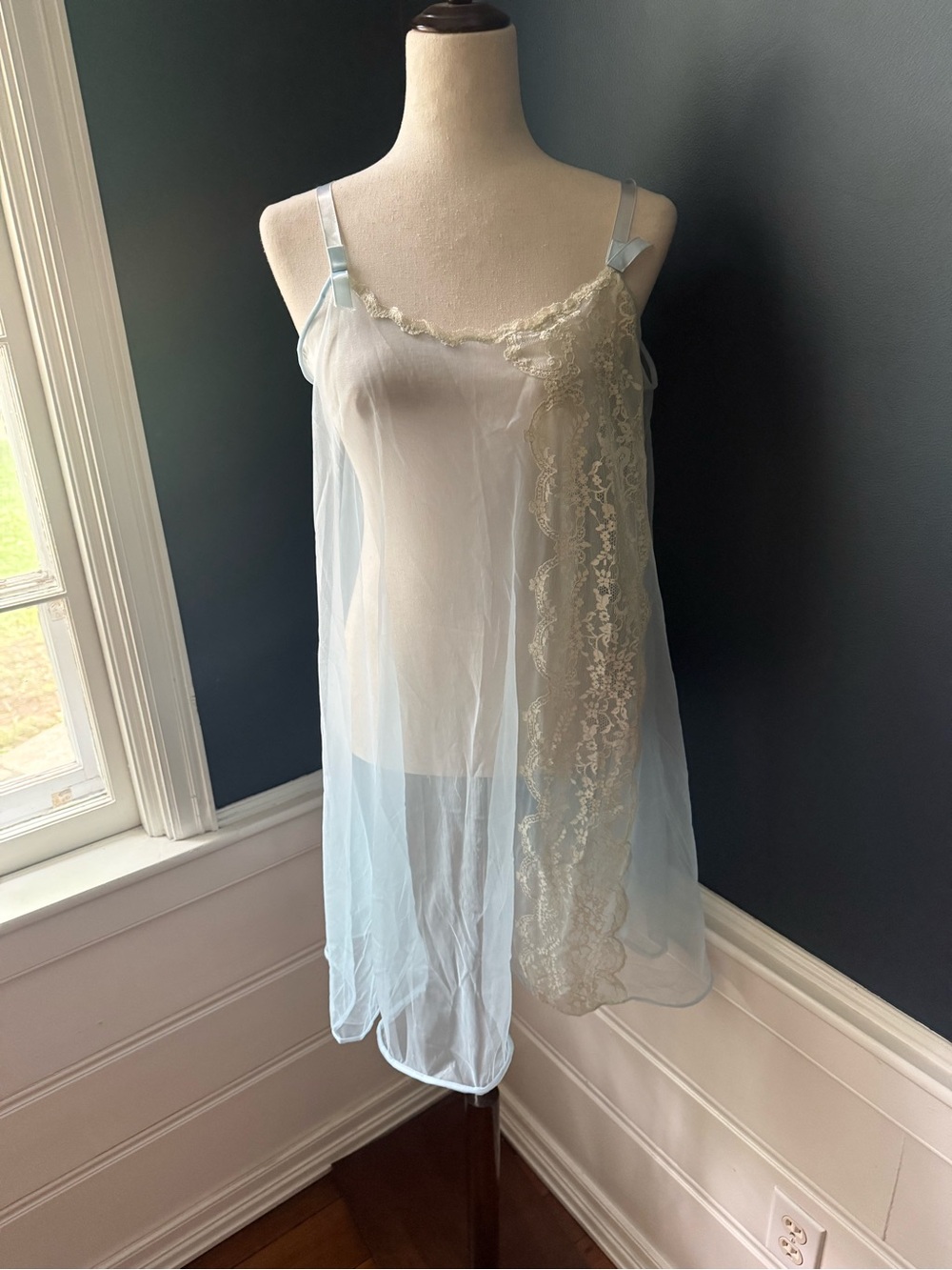 Vintage 40s Light Blue Chemise Set with Ivory Lace Trim - Picture 6 of 16